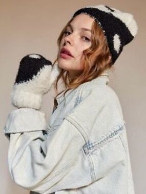 Urban Outfitters Emy Icon Beanie Yin Yang